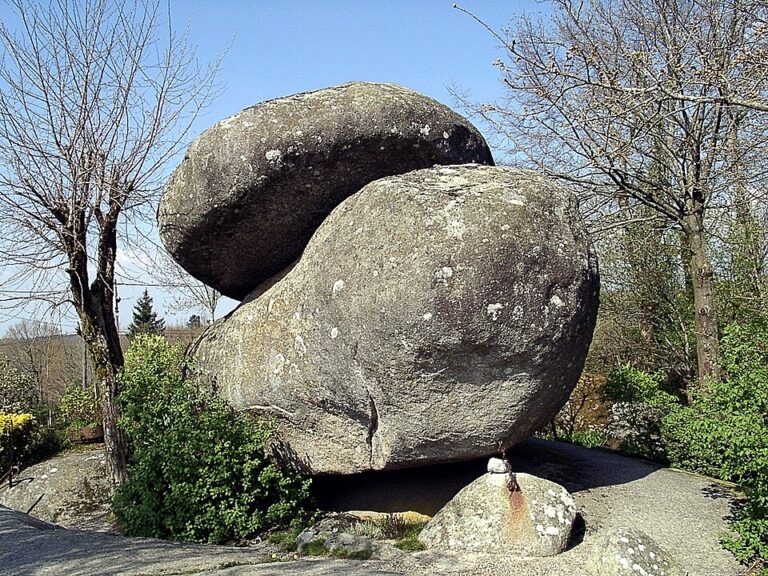 Comment expliquer la Formation et le Refroidissement du Granit dans le modèle de la Terre Jeune?